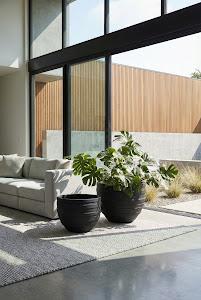 June Planter, Black, SM