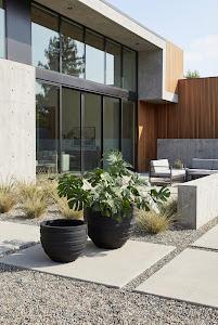 June Planter, Black, SM