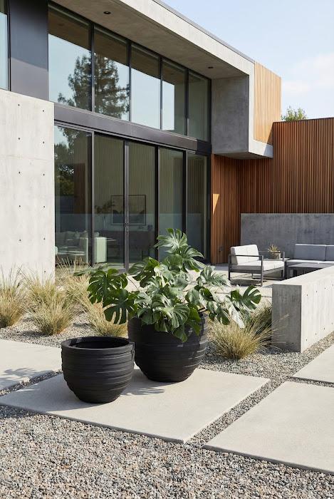 June Planter, Black, SM