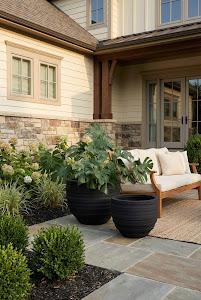 June Planter, Black, SM