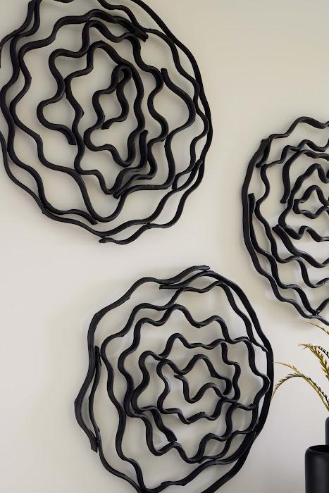 Vine Wall Flower, Black